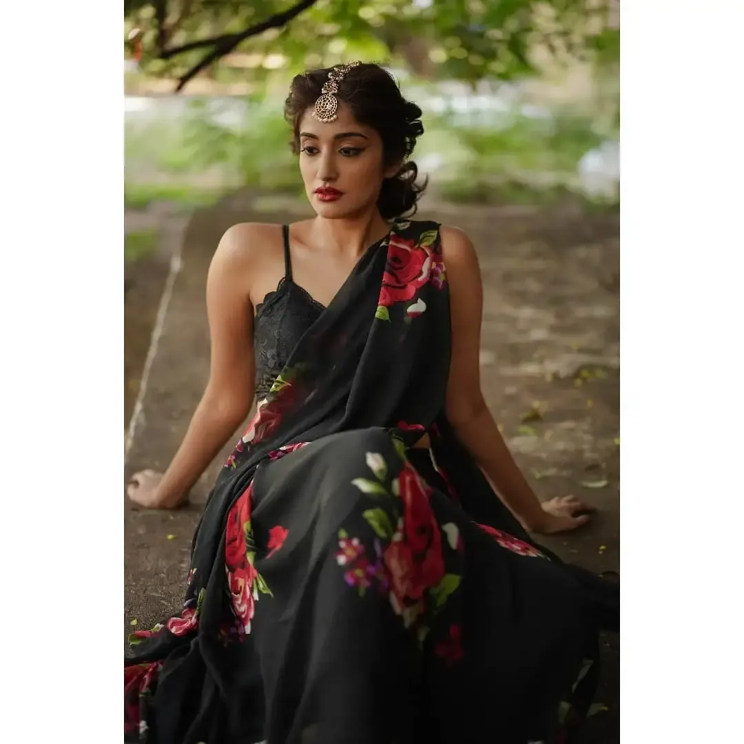 Tamil Actress Anjana Jayaprakash In Sleeveless Black Saree